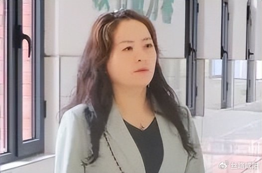 同学们在课堂上认真思考,紧跟老师思路,积极参与课堂,变成课堂的主人