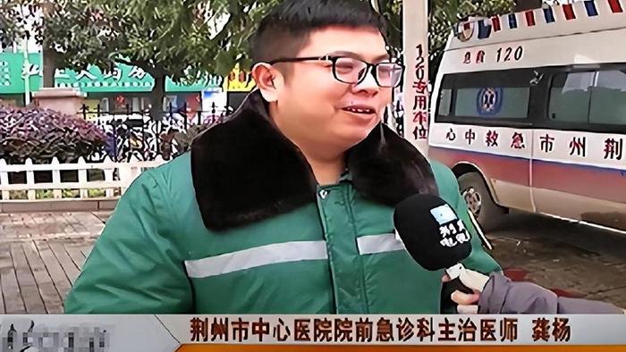 大三女生宿舍上铺生9斤儿子，大出血被抢救，舍友淡定：非第1次