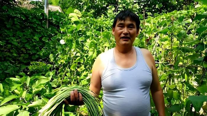 大衣哥起诉网暴者后，终于过上安静日子，整个朱楼村都变得冷清了