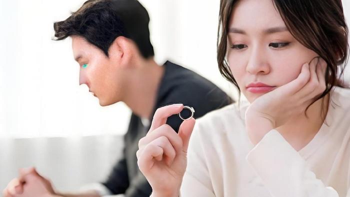 某网红又闹离婚风波，暴露了二婚家庭的一个通病