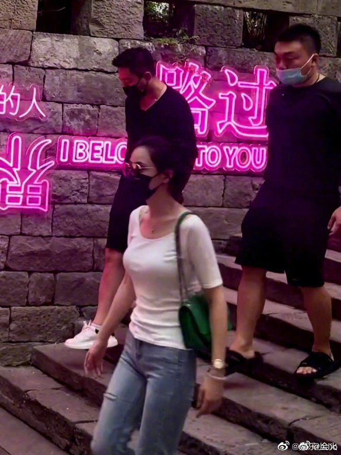 有网友碰到汪小菲、张颖颖、网红晚晚以及晚晚老公林翰同游……