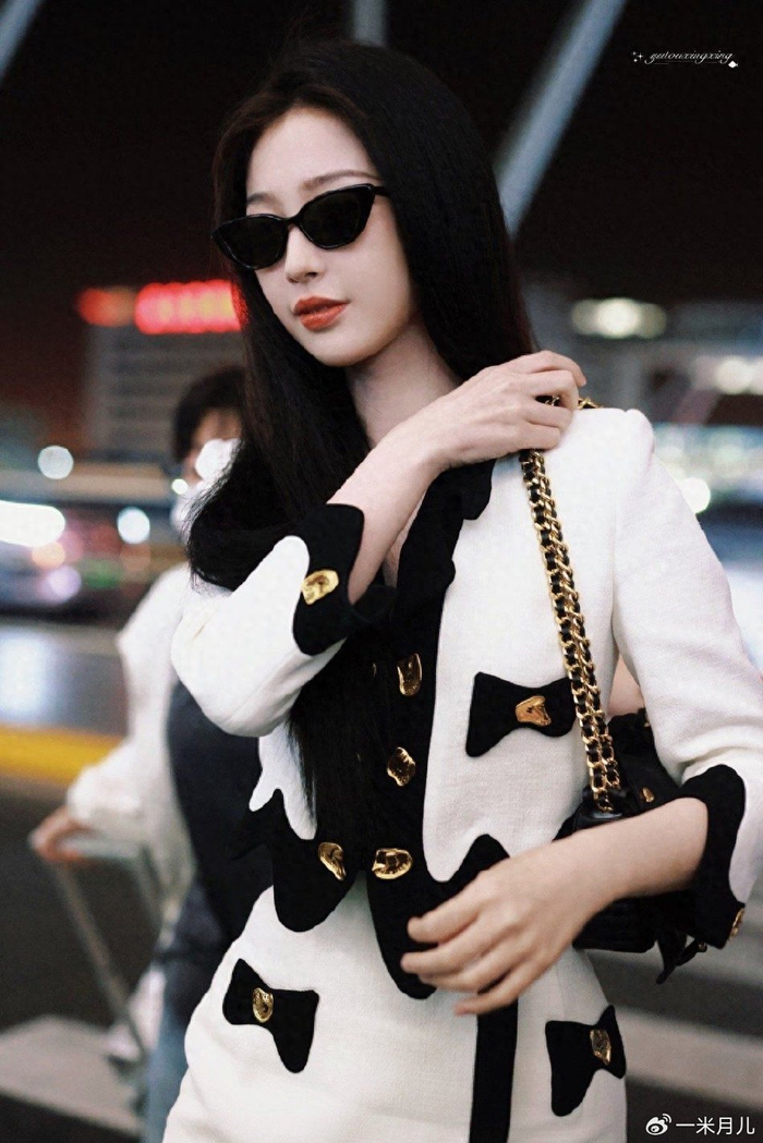 虞书欣机场路透,墨镜气场十足,赶往米兰时装周!
