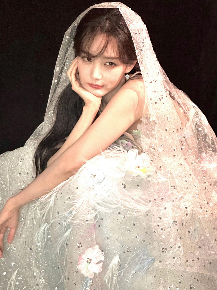 李一桐婚纱造型真的美鼠了回复网友结婚结不过来咯姐姐我可以