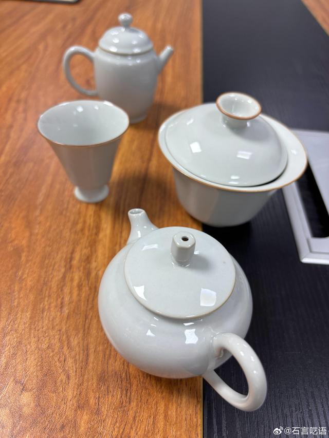 这些复原茶具也是都江堰玉堂窑的传统色，隋唐时期就是它的经典色