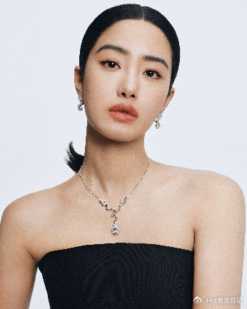 迪奥珠宝宛若冰雪玫瑰 熠熠生辉|迪奥|玫瑰|珠宝_新浪新闻