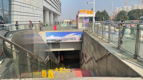 在湖州看見美麗中國享受幸福生活山嶼海亮相高鐵湖州站城市宣傳窗口