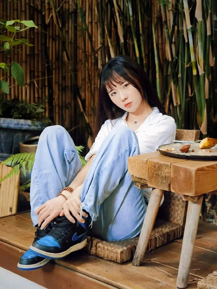 坐着拍照怎么拍,9个坐姿拍照pose,让你拍出好看的坐姿照