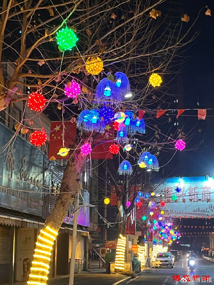万盏彩灯迎新春