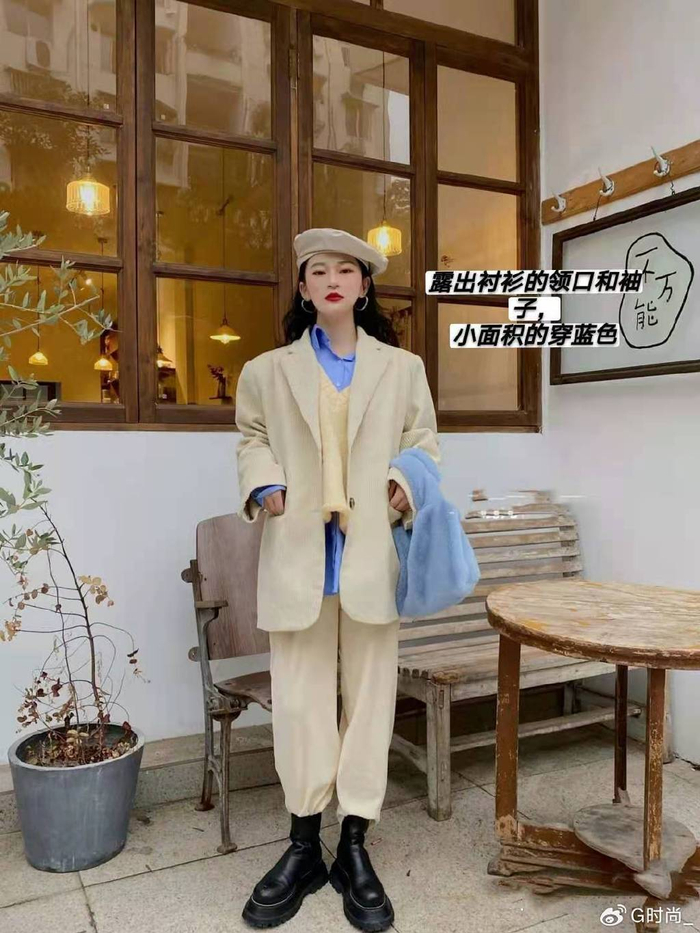 米色 蓝色属于撞色的搭配,撞色搭配更能突出个性,但在搭配时要注意