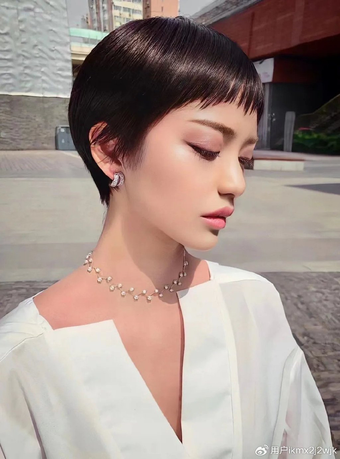 新流行女发来了,看看你爱哪一种|发型|烫发|大波浪_新浪新闻