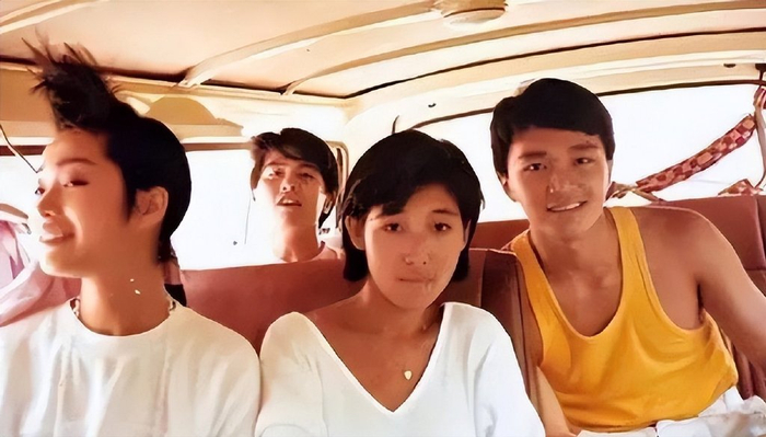 有人说,周星驰热烈追求黎芷珊,可惜黎芷珊拒绝了.