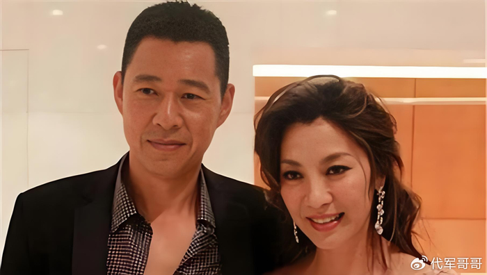 69岁张丰毅近况曝光!二婚娶小11岁美女老师,如今坚持丁克成人生赢家|霍凡|人民的名义|硬汉|荧幕|自律_新浪娱乐_新浪新闻