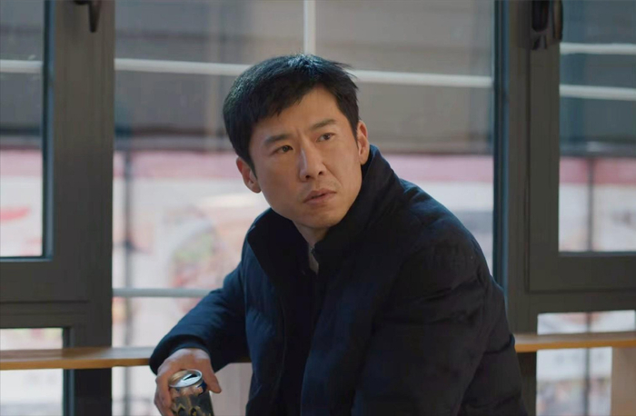 王骁的演员梦,26岁开始演配角,46岁在《凡人歌》第一次演主角|王群|王馥荔|父母|导演|电视剧_新浪新闻