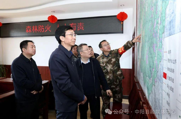 王峰就中阳县护林防火及乡村旅游重点村项目推进情况进行督导|王峰