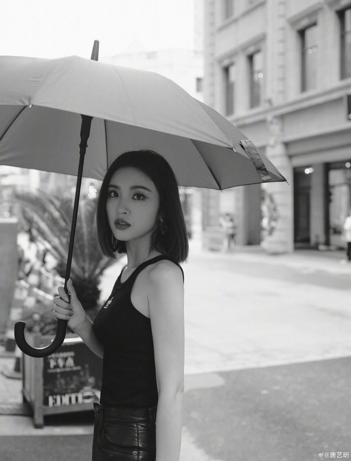 唐艺昕街头随拍