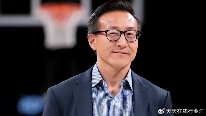 吴泳铭"激流勇退"