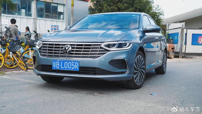 朗逸也是紧凑型轿车界的香饽饽,10月份卖出该细分市场第一名,打败了