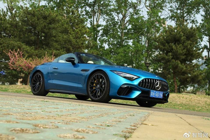 智能电动时代,amg浑厚的v8音效依然迷人