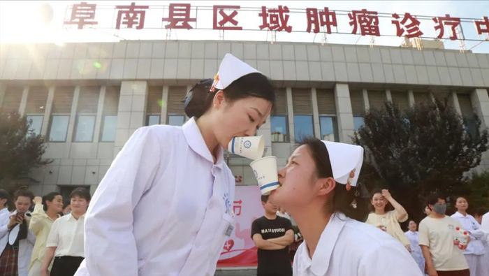 三人民医院全体医护人员将继续发扬"厚德,严谨,创新,奉献"的院训精神