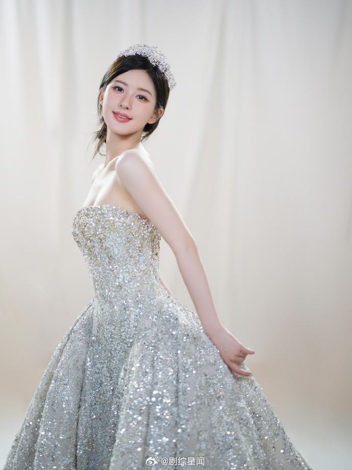 赵露思生日会蝴蝶公主裙 是舞台上最闪耀最美的公主