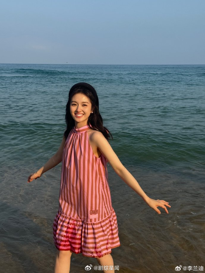 李兰迪沙滩照