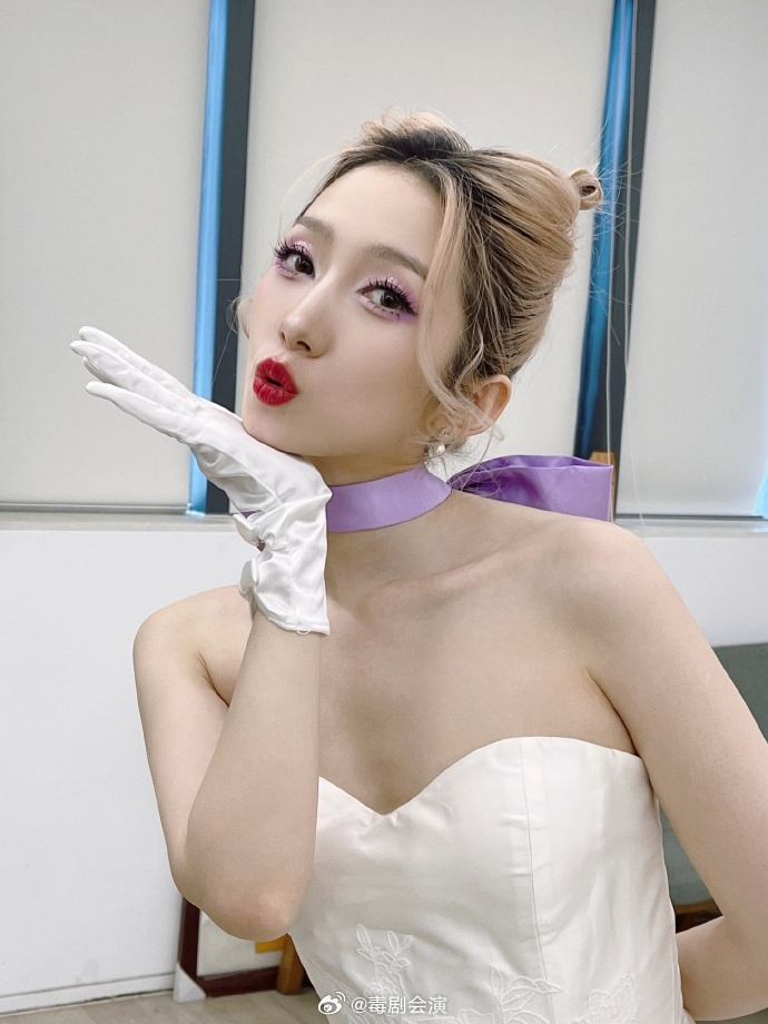 孟美岐梦中情猫 天啊这不就是我的梦中情猫吗 孟美岐美的真的别太超过