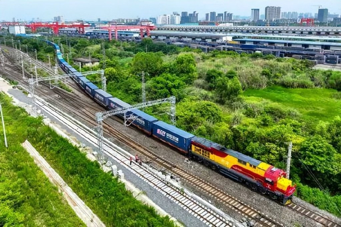 二是"云南说",认为第三欧亚大陆桥是一条以深圳港为代表的广东沿海