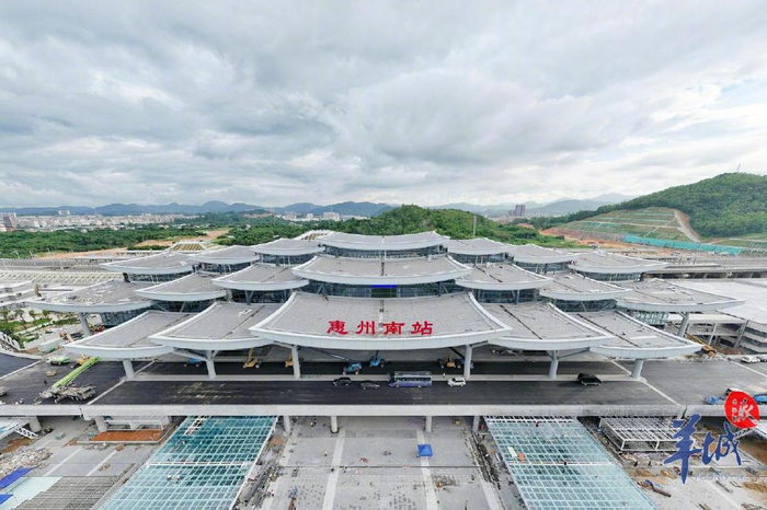 新塘站是新建广汕高铁的始发站,主站房建筑面积5万平方米,站台规模7台