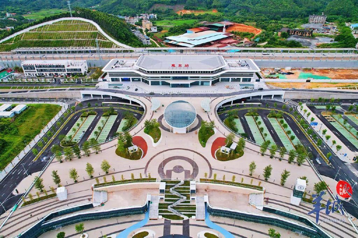 新塘站是新建广汕高铁的始发站,主站房建筑面积5万平方米,站台规模7台