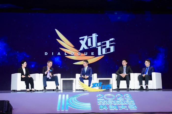 央视寿命最长的访谈节目主持人调整,"财经一哥"陈伟鸿罕见缺席