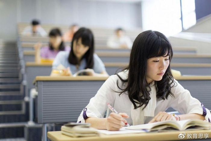 考研11次，屡败屡战的考研生，到底是执着，还是盲目？