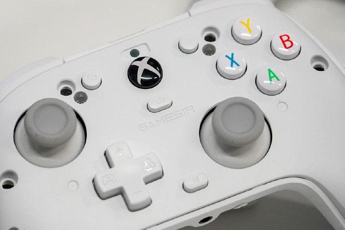 在按键摇杆方面,gamesir g7se手柄也有不少亮点.