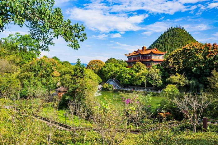 贵州兴义贵州醇景区环境优美花香扑鼻是休闲旅游的好去处