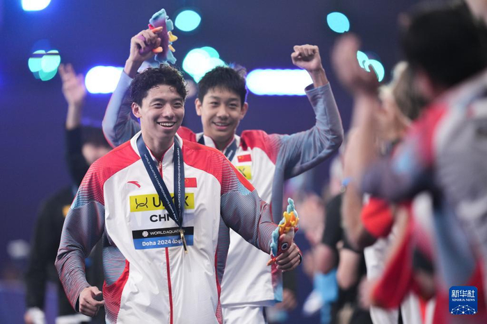 自由泳接力决赛中,由季新杰,王浩宇,潘展乐,张展硕组成的中国队以7分