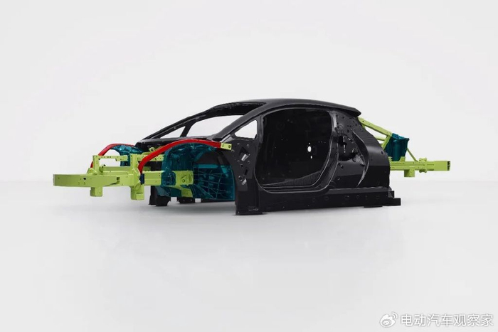 仰望u9的车身结构,是保证性能的基础,通过采用碳纤维单体壳座舱和钢铝