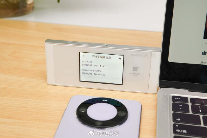 评测huawei speed wifi next w05 路由:可触控操作,nfc 一碰联网|线材