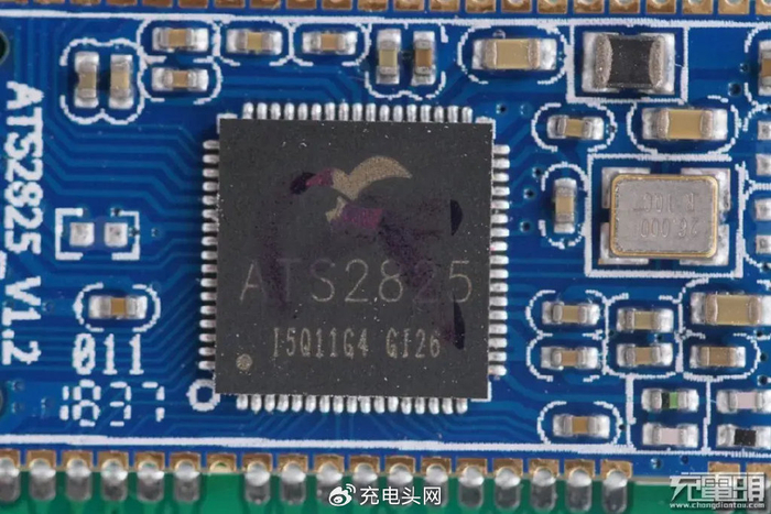 ats2825支持后台蓝牙,在播放外置sd卡或u盘中高品质音乐时保持蓝牙