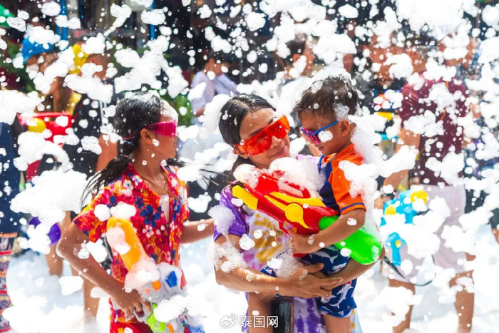 这场乌龙并不复杂,多半与"文字游戏"有关.