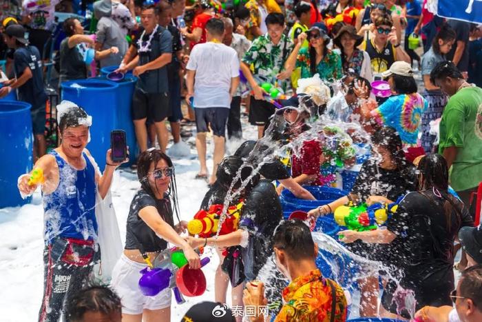 泰国政府不久前宣布今年将举办为期21天的2024年玛哈宋干世界泼水节