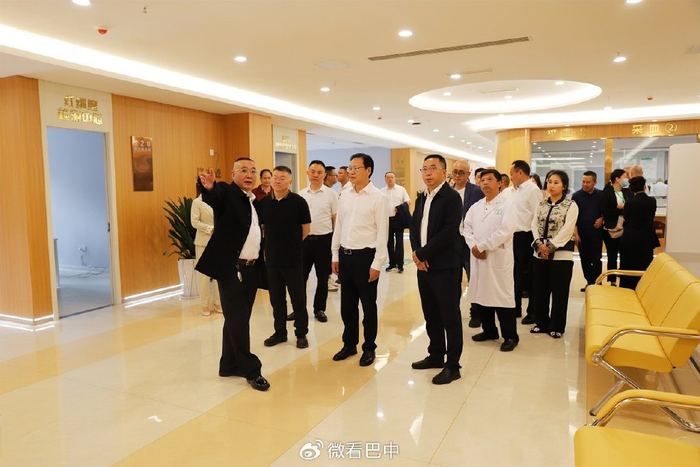 巴中民众健康管理体检门诊部捐赠签约仪式暨开业典礼举行