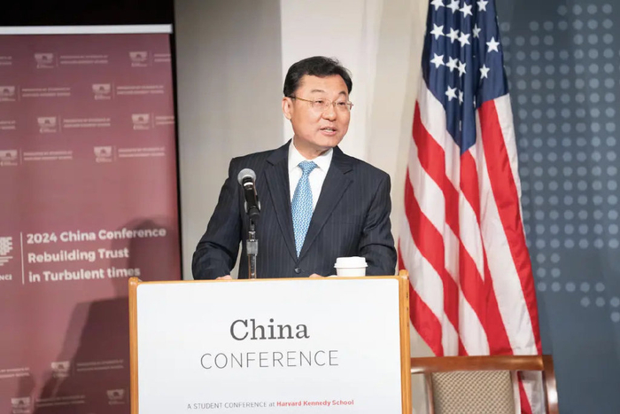 中国驻美大使谢锋:有优势时大谈自由市场,没有时就搞保护主义,这|大使