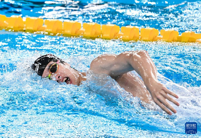 自由泳接力决赛中,由季新杰,王浩宇,潘展乐,张展硕组成的中国队以7分