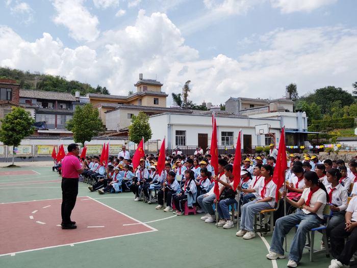 "一老一小" 朝夕美好,弥勒此校这个六一儿童节