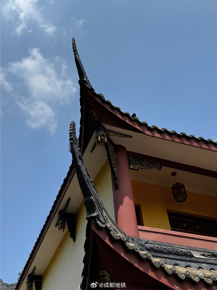 白云寺,始建于明代的百年古寺,寺内黄墙灰瓦,绿树丛荫,香火鼎盛.