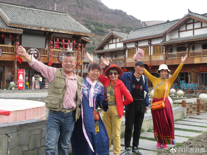 三月景怡人松潘古城迎来旅游热