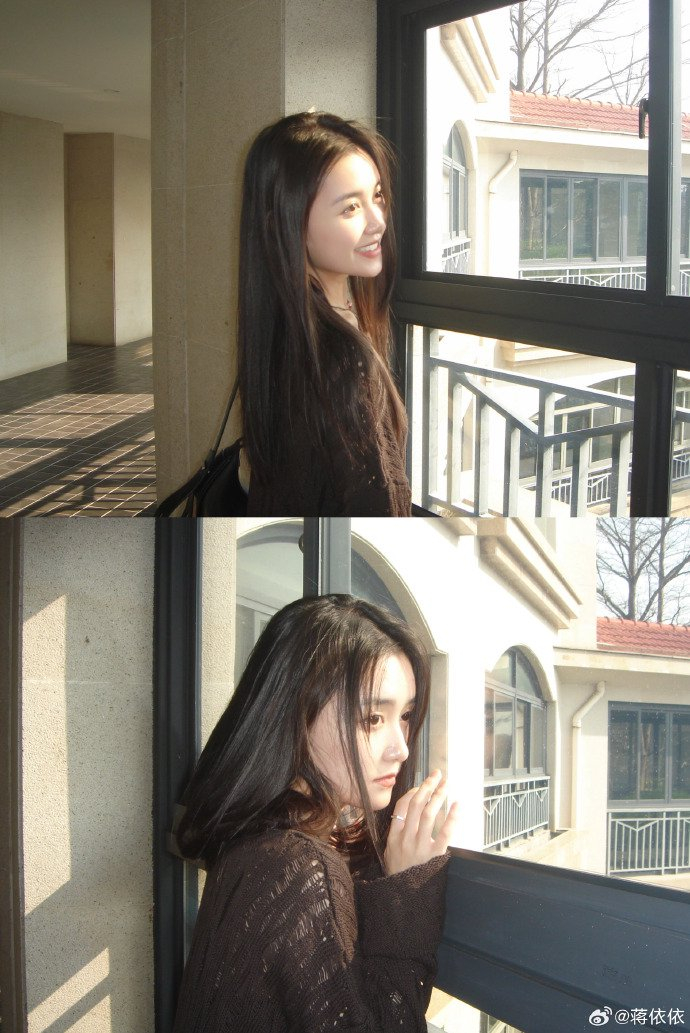 蒋依依也到了会赏花的年纪是少女感满满的年纪是比花还美的年纪