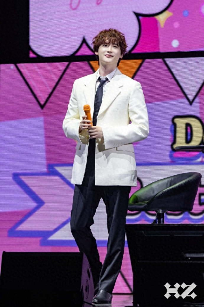 圈内人士表示,他正在考虑多种选择|李钟硕|宋仲基|粉丝见面会_新浪