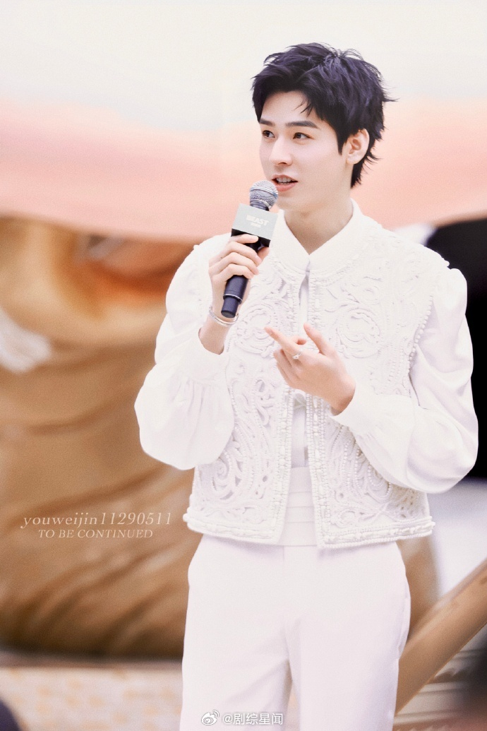 龚俊品牌活动是超帅气的白马王子龚俊没错了