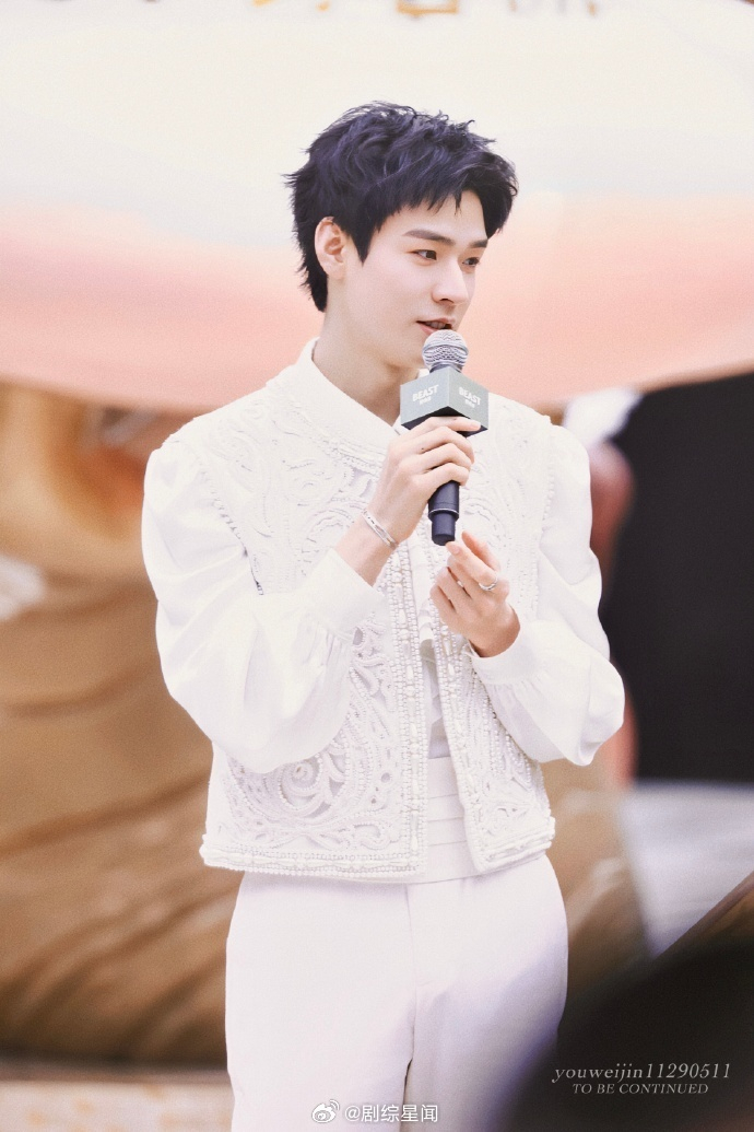 龚俊品牌活动是超帅气的白马王子龚俊没错了