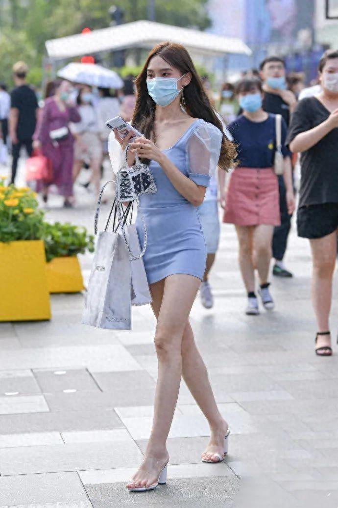 包臀裙秀美腿 | 凉鞋露玉足 | 性感时尚小姐姐